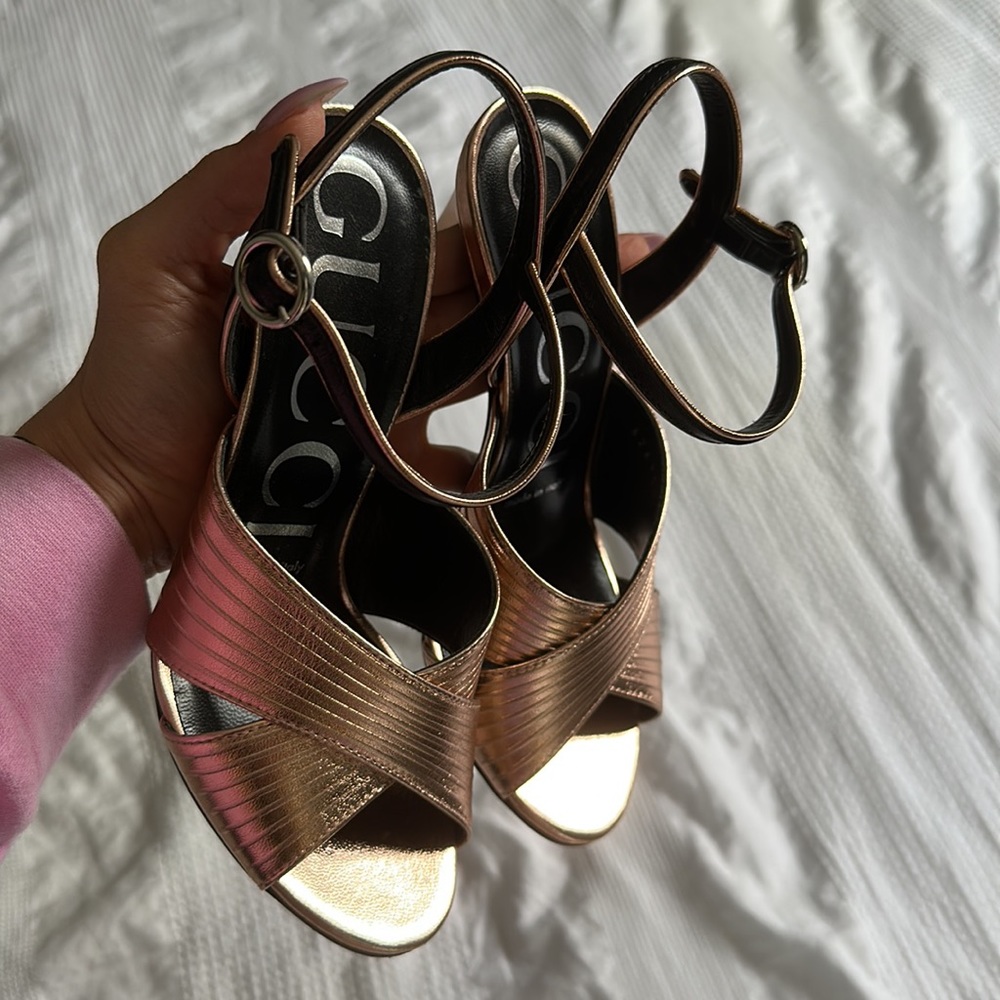 Gucci metallic finish cross-strap 104 mm sandals - Picture 7 of 17